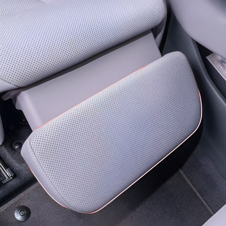 XPENG P7+ Passenger-Side Leg Rest Protection